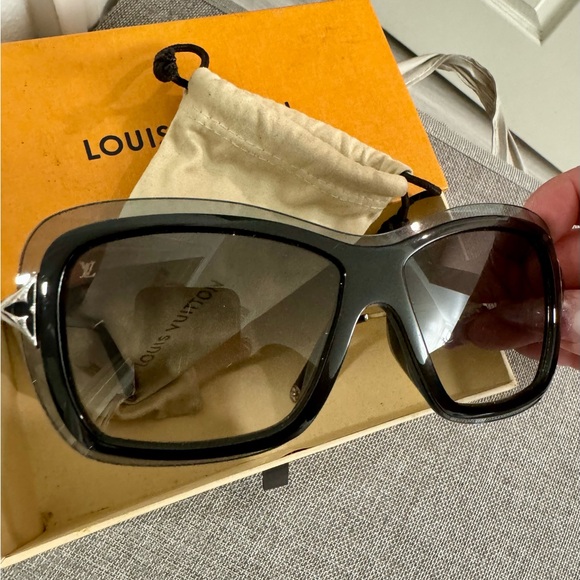 Authentic Louis Vuitton Sunglasses black - Picture 5 of 7